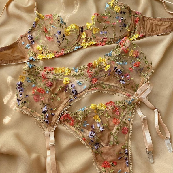 Floral Hand-Embroidered Lingerie Set with Delicate Lace and Blossom Appliqué