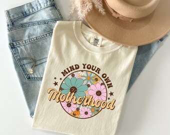 マインド・ユア・オウン・マザーフッド・シャツ、レトロ・ママ・コンフォート・カラーズTシャツ