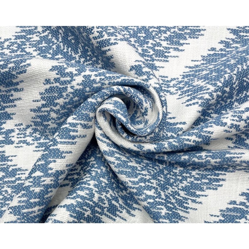 Tela multiusos geométrica Ikat global azul Varney de Ballard Designs cortada a medida 54w imagen 6