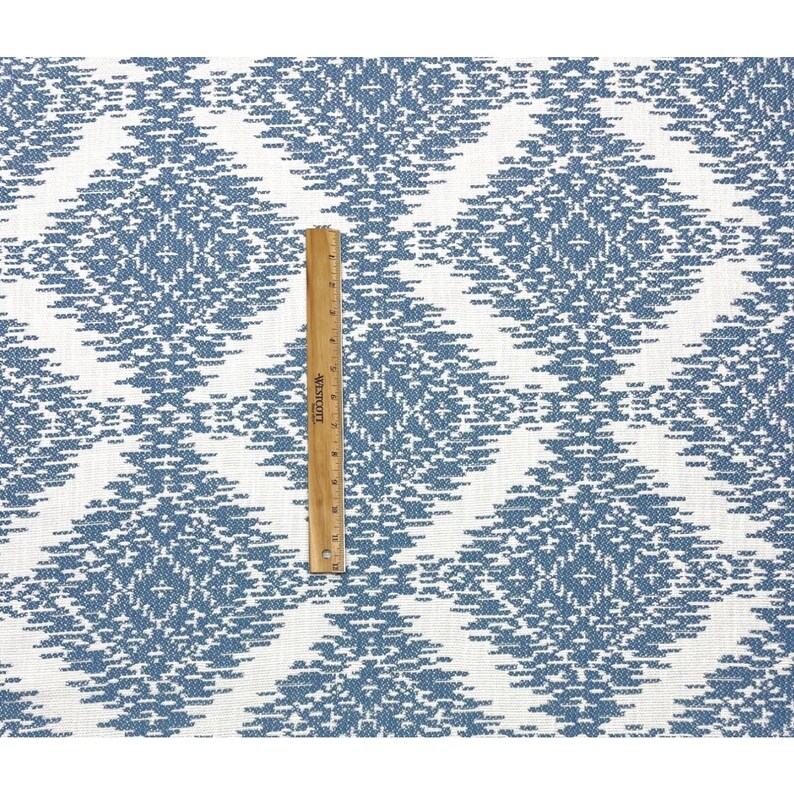 Tela multiusos geométrica Ikat global azul Varney de Ballard Designs cortada a medida 54w imagen 4