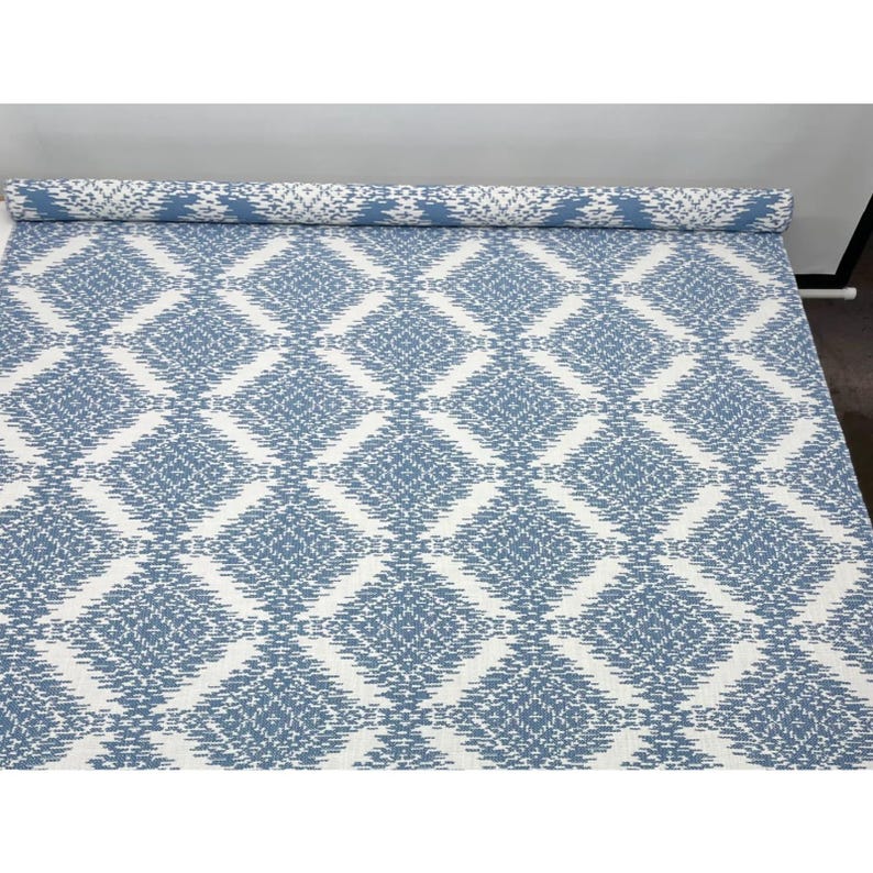 Tela multiusos geométrica Ikat global azul Varney de Ballard Designs cortada a medida 54w imagen 2