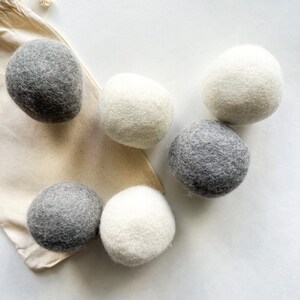 Natuurlijke organische handgemaakte 100% Nieuw-Zeelandse wol droogballen Plasticvrije herbruikbare biologisch afbreekbare droogballen Set van 6 afbeelding 2