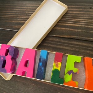 Juego de regalo de crayones con nombre personalizado, actividad de colorear para niños, crayones de arco iris con nombre personalizado, regalo de cumpleaños para niños, niño o niña