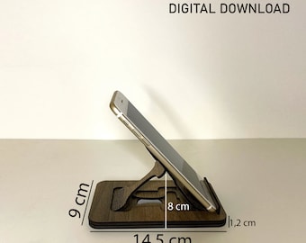 Op de afbeelding: Een houten telefoonstandaard met een donkerbruine afwerking. De standaard is 9 cm hoog, 14,5 cm breed en 1,2 cm diep. De standaard heeft een gleuf om een telefoon in verticale positie te houden.