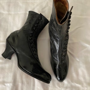 Victorian Black Heeled Button-up Boots