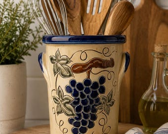 Vintage Duitse aardewerk wijnkoeler vaas blauwe druiven kruik met dubbele steel