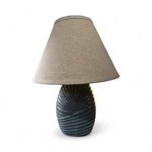 Postmoderne Soft Blue Shell Glass Tischlampe - Art Deco Revival der 1980er Jahre