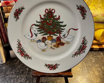 Vintage Jay Country Christmas Plate – Ducks Decorating Tree