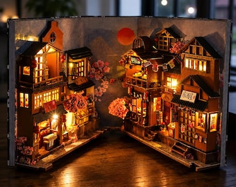 DIY-Bücherecke-Kit im japanischen Stil mit LED-Leuchten - 3D-Hölzerner Miniatur-Alley-Regaleinsatz, Sakura-Puppenhausdekor-Geschenk