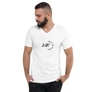 Manga curta unissex, gola V, otimista, motivacional, mentalidade, leve, todas as estações, camiseta para todos os dias (Life- Trust The Process)