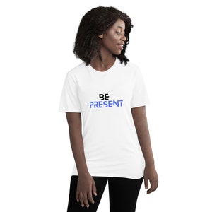 Camiseta unisex/Camiseta ligera/Camiseta de verano/Camiseta motivacional/Camiseta para hombre y mujer/Camiseta de manga corta con cuello redondo/Camiseta de vestir informal todos los días (Estar presente)