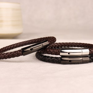 Gepersonaliseerde leren armband, gegraveerde herennaamarmband, aangepaste armband voor mannen, gepersonaliseerd cadeau voor hem, vaderdagcadeau, herencadeau