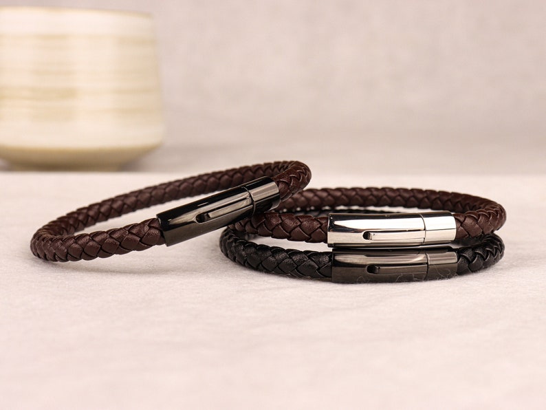 Bracelet en cuir personnalisé, bracelet prénom homme gravé, bracelet personnalisé pour homme, cadeau personnalisé pour lui, cadeau fête des pères, cadeau homme image 2