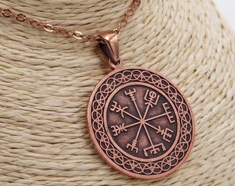 Collar con colgante Vegvisir de cobre puro – Brújula nórdica vikinga grabada a mano, en caja de regalo.