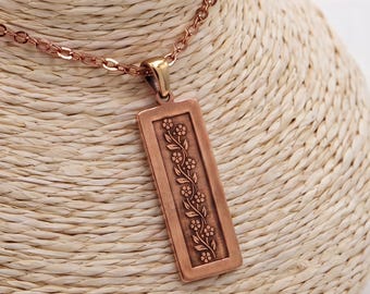 Collar de flores de cobre puro — Diseño floral artesanal, presentado en caja de regalo.