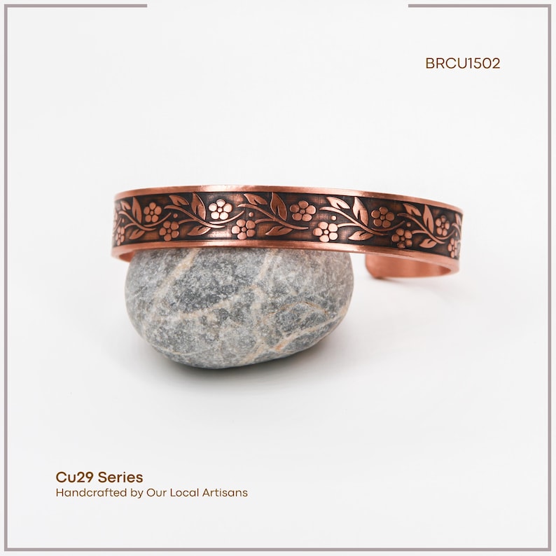 Armband med blommor i ren koppar — Handgjort, justerbart blommönster, presentask | acycraft bild 5