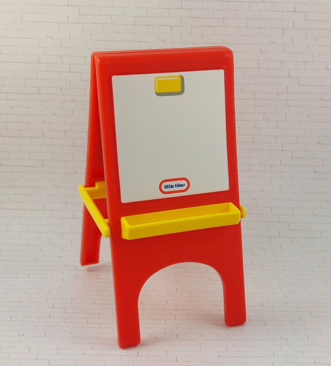 Little Tikes Dollhouse Art Easelred and Yellowchalk Boardfurniture