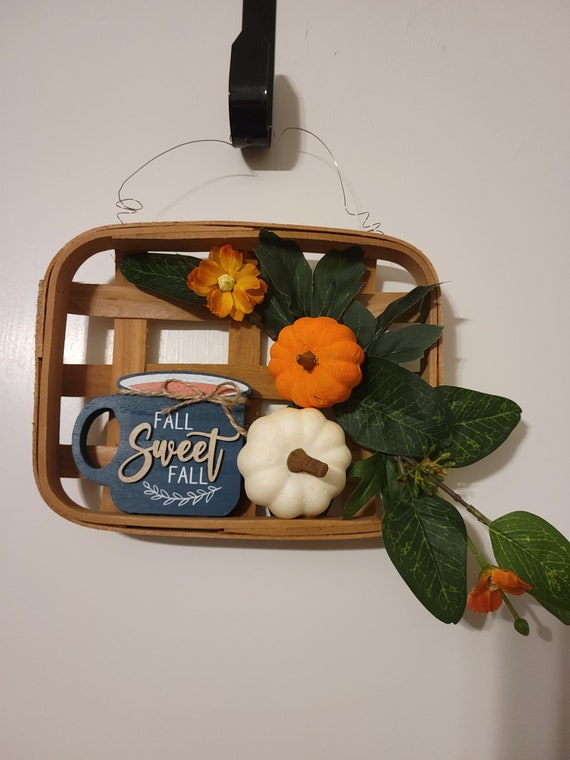 tobacco basket with wreath for Fall hang this artificial decor to instantly liven any indoor space for a unique centerpiece Fall tobacco basket wreath