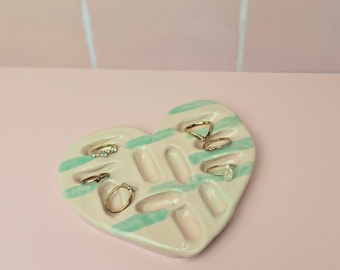 Heart Trinket Dish, Handmade Ceramic Ring Holder, Romantic Jewellery Tray, Cute Gift for Her, Valentine’s Gift, Aesthetic Room Décor