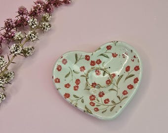 Floral Heart Trinket Dish, Handmade Ceramic Ring Holder, Cottagecore Jewellery Tray, Romantic Gift for Her, Cute Flower Décor