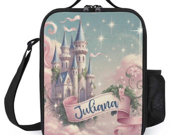 Spersonalizowana torba na lunch dla dzieci z monogramem i imieniem. Różowa torba na lunch z zamkiem księżniczki dla chłopców i dziewcząt z obozu szkolnego.