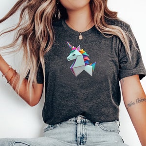 Camicia unicorno origami, t-shirt unicorno di carta, maglietta unicorno arcobaleno, regalo divertente per i fan di Deckard, camicie unisex della cultura pop