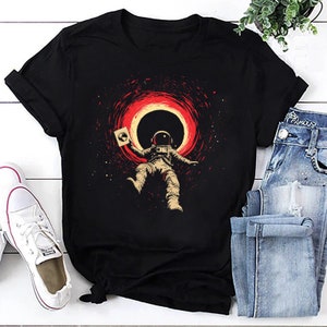 Camiseta divertida de astronauta con agujero negro: camiseta de exploración espacial, regalo astronómico