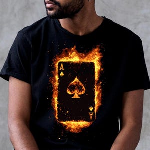 Camiseta unissex Flaming Ace of Spades, presente para jogador de pôquer, camiseta de jogo, camiseta para amantes de cassino, camiseta Las Vegas, ases de bolso, camiseta Poker Night