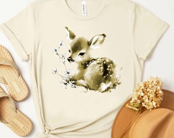 Camiseta com estampa de filhote de cervo dormindo, camiseta aquarela de cervo bebê, camiseta aconchegante estilo floresta.