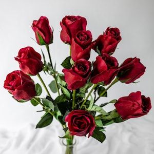 Red Real Touch Open Knospe Rosenstamm – Künstliche rote Rose, Faux Real Touch Rose für Hochzeitssträuße, Valentinstag & Wohndekor