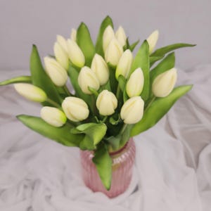 White Real Touch Tulip Bunch – Lifelike Artificial Flowers (7 Stems, 30cm) for Spring Decor, Wedding Bouquets & Home Styling