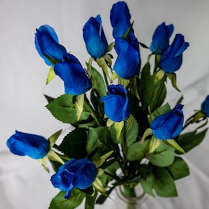 Tiefblaue Real Touch Rose Knospe - Realistische künstliche Blumen
