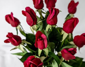 Red Real Touch Rose Bud Stem – Artificial Rose, Faux Red Rose for Wedding Bouquets, Valentine’s Day, Home & Event Décor