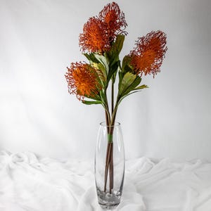Verbrande oranje Leucospermum-stengel, kunstmatige trouwbloem, bloemstuk in faux protea-stijl