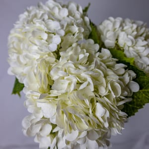 Hortênsia artificial branca grande com toque realista, haste de hortênsia branca artificial de 75 cm, flor de hortênsia artificial, flor para buquê de casamento.