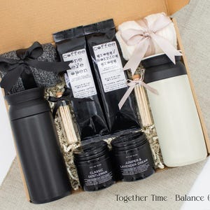 A gift box designed for two. Includes two stainless steel tumblers, a selection of fine coffees, elegant match jars, uniquely scented candles, and cozy socks for both. Ideal for creating shared moments of relaxation and connection.