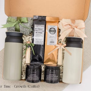 A gift box designed for two. Includes two stainless steel tumblers, a selection of fine coffees, elegant match jars, uniquely scented candles, and cozy socks for both. Ideal for creating shared moments of relaxation and connection.