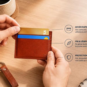 Découvrez notre portefeuille fin en cuir, conçu pour homme ou femme, alliant élégance et praticité. Fabriqué à la main avec un cuir 100 % premium, cet accessoire sophistiqué dispose d'une capacité de rangement pour environ 4 cartes de crédit. Son design épuré et chic s'adapte parfaitement à votre style au quotidien. Offrez-vous ou à un proche ce portefeuille artisanal, alliant style et fonctionnalité. Parfait pour un usage quotidien ou comme cadeau spécial!