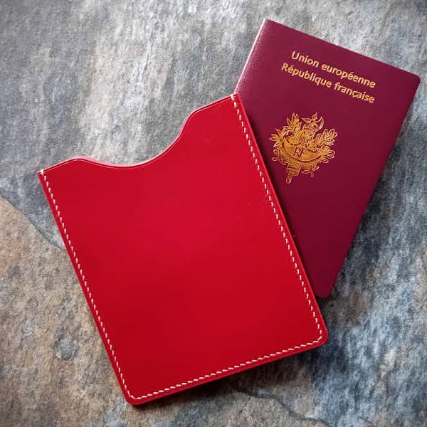 Etui pour passeport en cuir rouge - Rangement pour document d'identité - Maroquinerie fait main en France