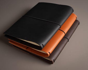 Refillable and customizable leather notebook in Midori style, available in A4/A5/A6 sizes. Travel journal
