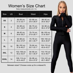 Puede incluir: Un conjunto deportivo negro con cremallera, mostrado con una tabla de tallas. La tabla muestra las medidas corporales femeninas en cm y pulgadas, incluyendo busto, cintura y caderas, desde XS hasta XXXL.