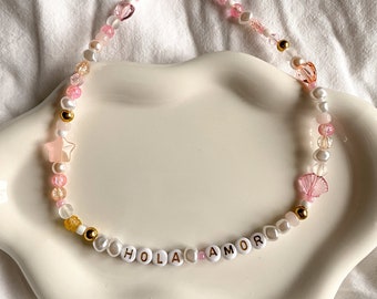 Halskette Choker handgemacht, Hola Amor Statement Kette, Perlenhalskette, Sommerkette, Süßwasserperlen, Strandhalskette, Pastell Perlenkette