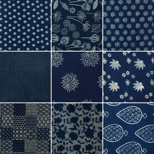 Pode incluir: Uma colagem de nove amostras de tecido azul índigo com vários padrões brancos. Os padrões incluem bolinhas, flores, listras e desenhos geométricos.