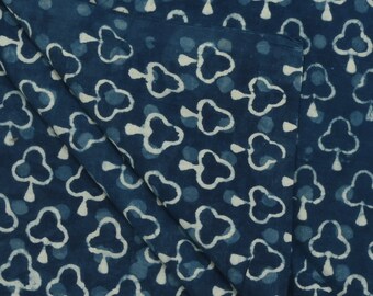 Indigo katoenen stof met handblokprint, dabu-modderdoekstijl, jurk maken naaien textiel