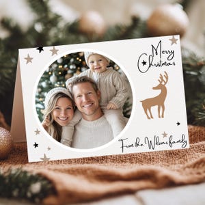 Moderne benutzerdefinierte Foto Weihnachtskarte Vorlage, minimalistisches druckbares Design, personalisierte Urlaubskarte Collage aus 1 Foto für Familiengrüße