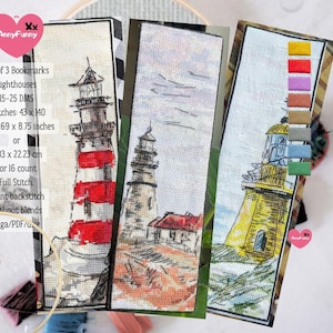 Könnte beinhalten: Set aus drei handgefertigten Lesezeichen mit Leuchtturm-Motiven. Jedes Lesezeichen zeigt eine andere Leuchtturmdarstellung mit unterschiedlichen Farbschemata und künstlerischen Stilen. Die Lesezeichen messen 6,83 cm x 22,23 cm.