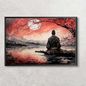 Peut inclure: Une peinture représentant une silhouette solitaire assise sur une plateforme en bois surplombant un lac. La silhouette est vêtue d'une robe sombre et a le dos tourné vers le spectateur. L'arrière-plan est un coucher de soleil rouge et orange avec une pleine lune dans le ciel. Des fleurs de cerisier tombent d'un arbre à l'arrière-plan.