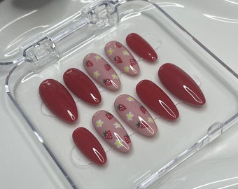 prensa de fresa en las uñas