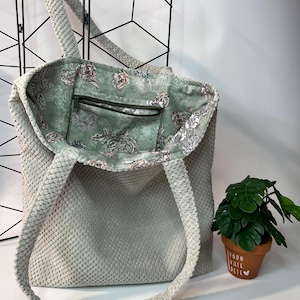 Shopper, Tragetasche aus Cord ähnlichem Stoff, ob als Mom-Bag, für die Schule, die Uni oder als Shopper für jeden Tag, die ideale Tasche