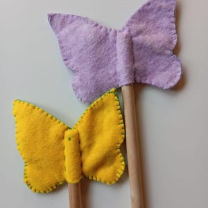 Waldorf-toverstaf voor kinderen sprookjesachtige houten stok gepersonaliseerd met naamstokje voor bloemenmeisje prinses feestbedankje satijnen linten grillig afbeelding 13